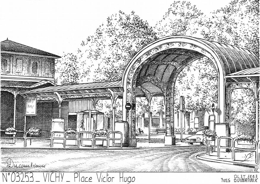 N 03253 - VICHY - place victor hugo