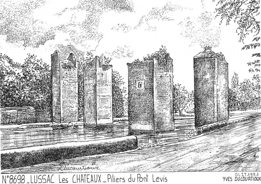 N 86098 - LUSSAC LES CHATEAUX - piliers du pont levis